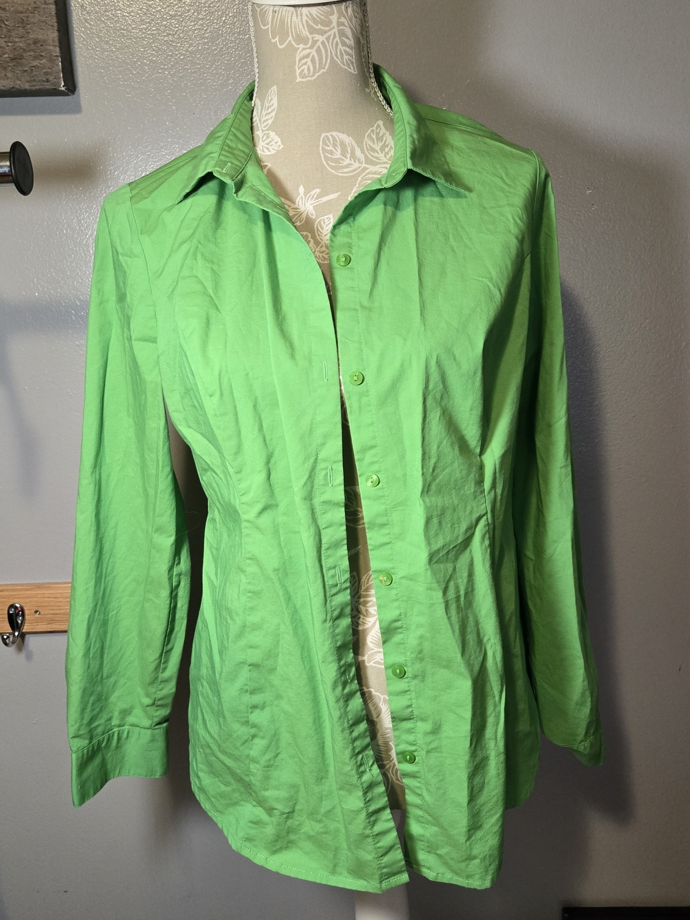 Worthington Long-Sleeve Button-Down Shirt in Bright Green